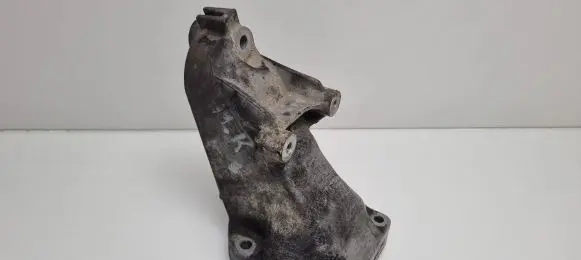 Mercedes-Benz C W203 Engine mounting bracket A6112230704