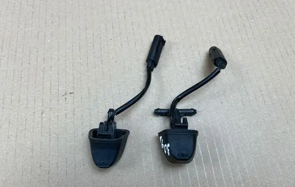 BMW 3 E92 E93 Windshield washer spray nozzle 8365385