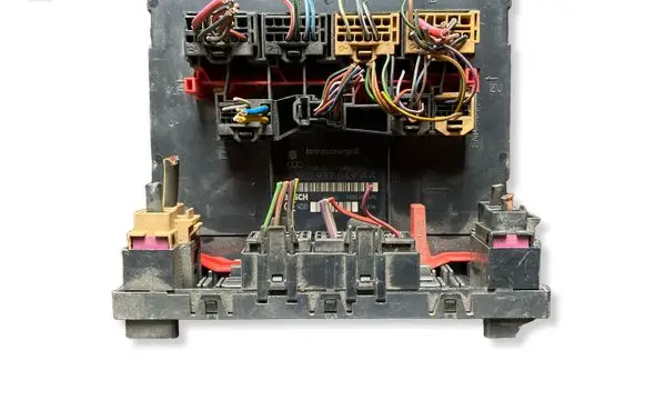 Volkswagen Golf V Fuse module 1K0937049AA