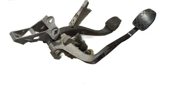 Volkswagen PASSAT B5.5 Pedal assembly 8D1721117P 8D1721316K