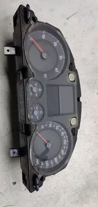Volkswagen PASSAT B6 Speedometer (instrument cluster) A2c53194181