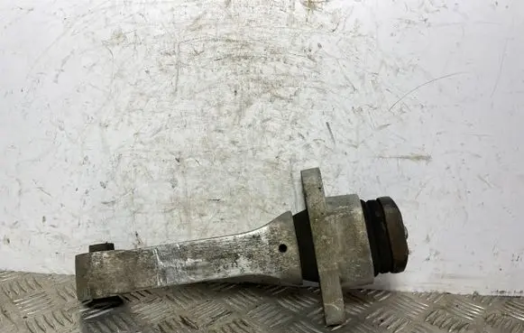 KIA Sorento Engine mount bracket