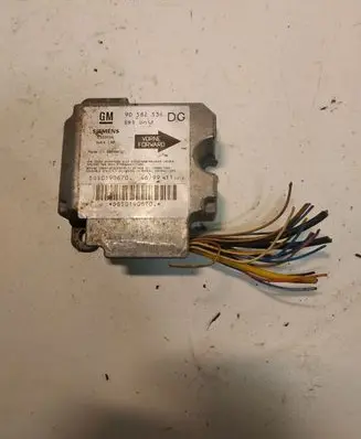 Opel Zafira A Airbag control unit/module 90582536