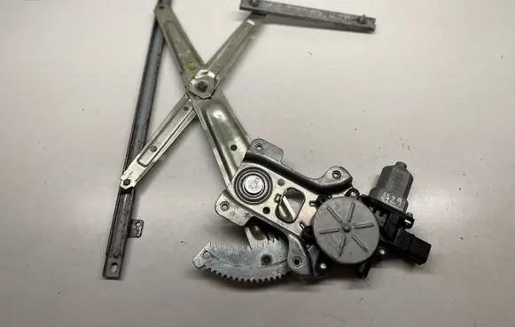 Mitsubishi Outlander Front door window regulator with motor 705250