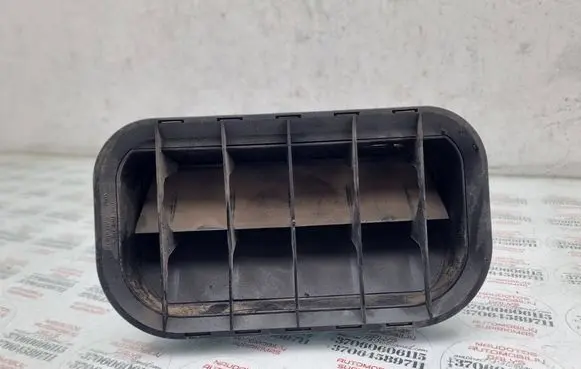 Audi Q7 4L Quarter panel pressure vent 4A0819181