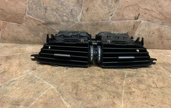 Mercedes-Benz C W204 Dashboard air vent grill cover trim A2048308454