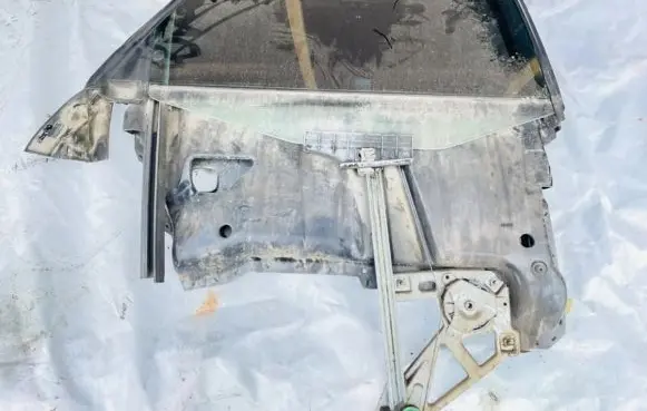 Audi 100 S4 C4 Rear door window/glass frame 