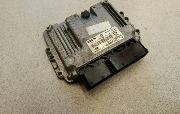 Hyundai i30 Engine control unit/module 0281019084 391132A930 1039S59681