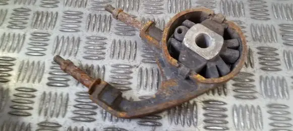 Ford Mondeo MK I Engine mount bracket 93bb6p095bj 93bb-6p095-bj