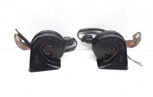 Volvo V40 Horn signal 31283384 31283383