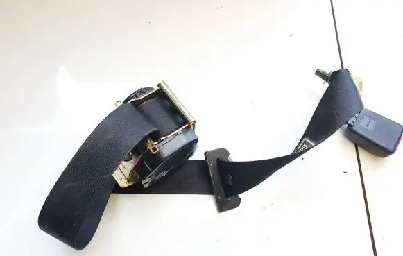 Middle seatbelt (rear)