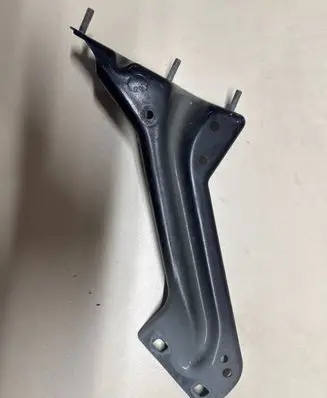 Audi Q5 SQ5 Fender mounting bracket 8R0821135