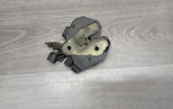 Engine bonnet/hood lock/catch