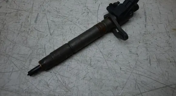 Jaguar XJL Fuel injector 9X2Q9K546DC