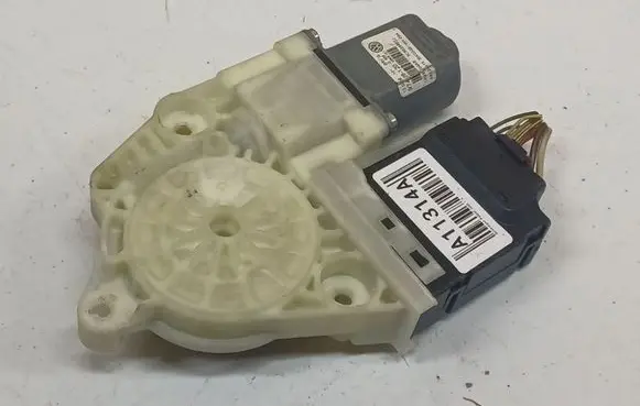 Volkswagen PASSAT B6 Rear door window regulator motor 962618100
