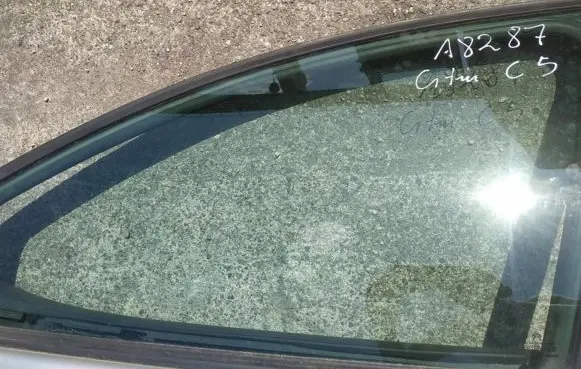 Citroen C5 Front door window glass four-door