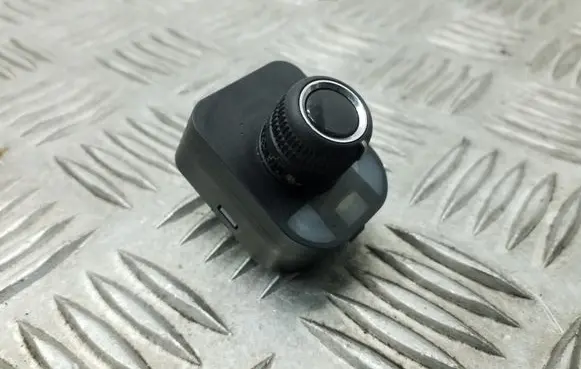 Audi A4 S4 B8 8K Wing mirror switch 8K0959565B