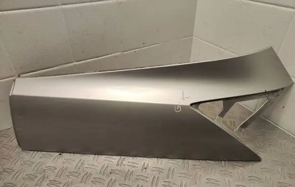 Rear fender molding trim