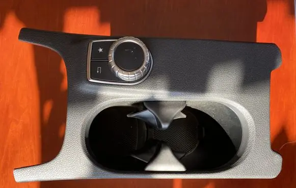 Cup holder front