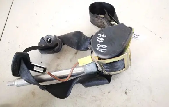 Audi A4 S4 B5 8D Front seatbelt 8d0857706