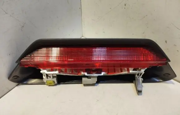 Toyota Yaris Third/center stoplight 52023