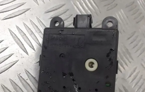 Nissan Primera A/C air flow flap actuator/motor 3027030840