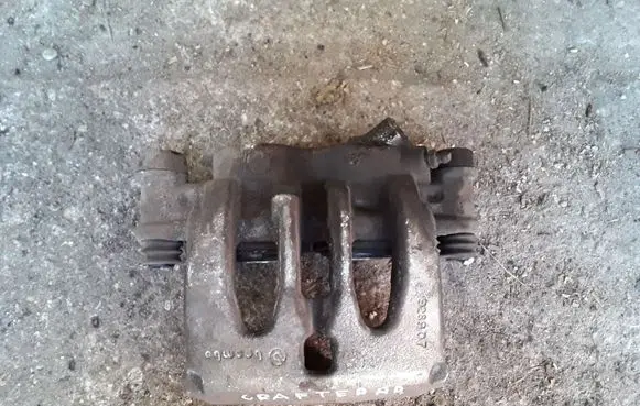 Volkswagen Crafter Front brake caliper 928907