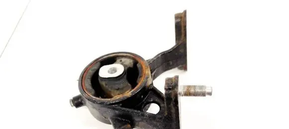 Toyota RAV 4 (XA30) Engine mount bracket