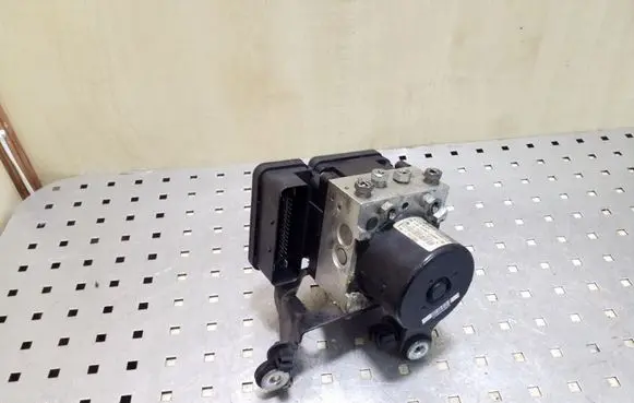Volvo V70 ABS Pump 31261142 P31261142 7G9N2C405AC