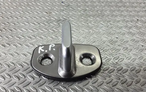 Skoda Octavia Mk2 (1Z) Front door lock loop/hook striker 1Z0837033C