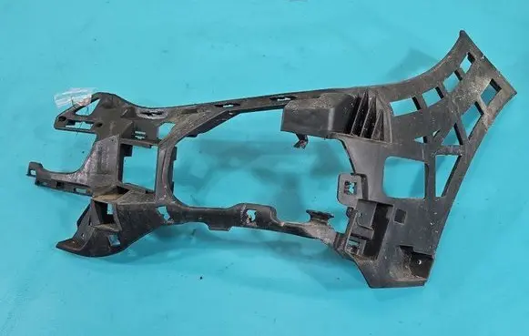 Front bumper mounting bracket