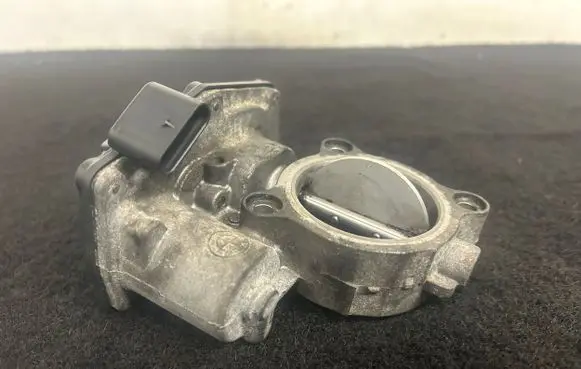 BMW 5 F10 F11 Throttle valve 10378517 7810752 04101106343