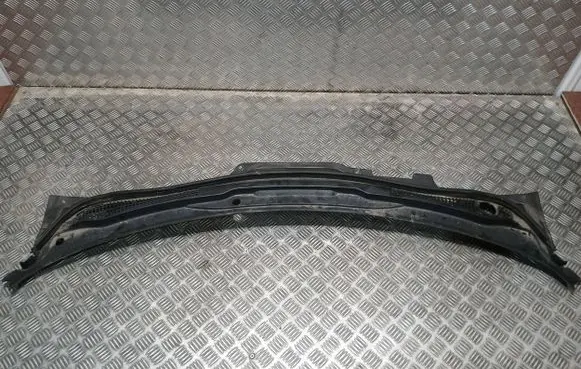 Volvo V50 Windshield trim 