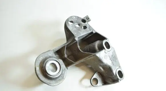 Audi A6 S6 C5 4B Engine mounting bracket 4B0199352B