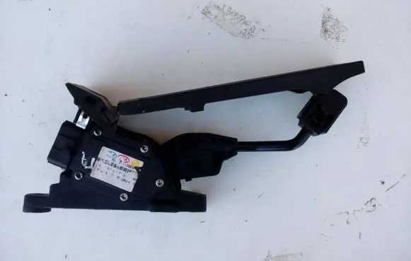 KIA Sportage Accelerator throttle pedal DH327262S900