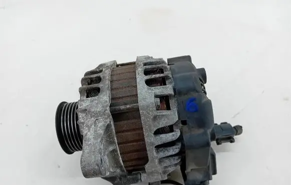 Hyundai i30 Generator/alternator 37300-2B101
