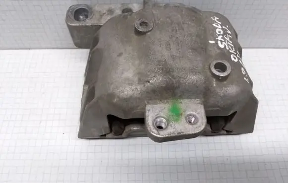 Skoda Octavia Mk1 (1U) Engine mount bracket 1J0199262