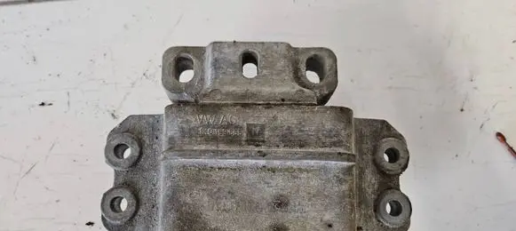 Volkswagen Touran I Engine mount bracket 1K0199555