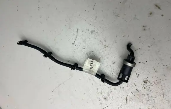 Volkswagen PASSAT B6 Fuel return line/hose 