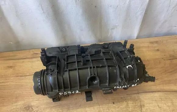 Volkswagen PASSAT B8 Intake manifold 05E129709F