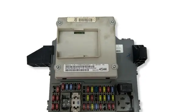 Jeep Cherokee III KJ Fuse module P56010545AK