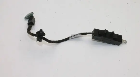 Chrysler 300C Aerial antenna amplifier P05091160AA