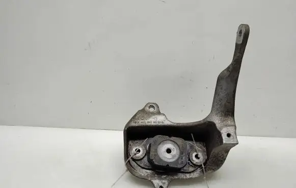 Mercedes-Benz Vito Viano W447 Engine mount bracket A4472411413 A4472420001
