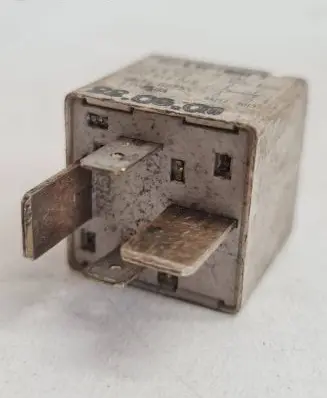 Volkswagen PASSAT B5.5 Other relay 8D0951253 9542187151 12V50A