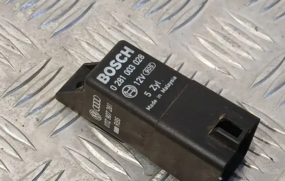 Mercedes-Benz Sprinter W906 Glow plug pre-heat relay 0281003028