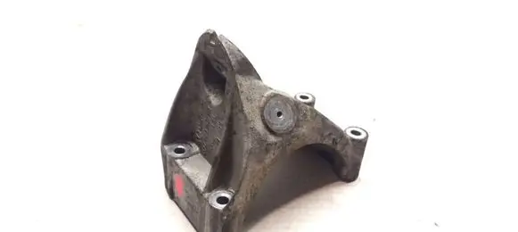 Engine mounting bracket