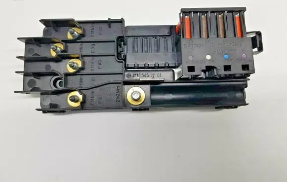 Mercedes-Benz ML W164 Fuse module 2115452601 nr3026