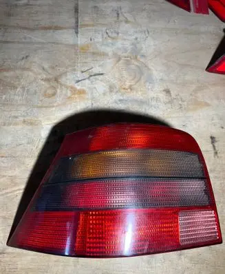 Volkswagen Golf IV Rear/tail lights 1j6945111t