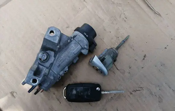 Volkswagen PASSAT B5.5 Ignition lock 4B0905851F