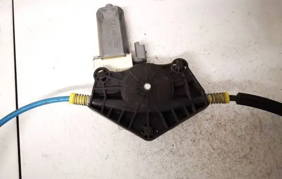 Peugeot 307 Front door window regulator motor 0130822022